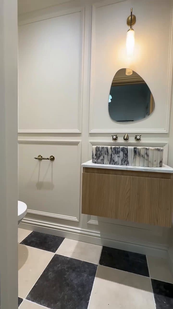 The Panelled Cloakroom, photo 3