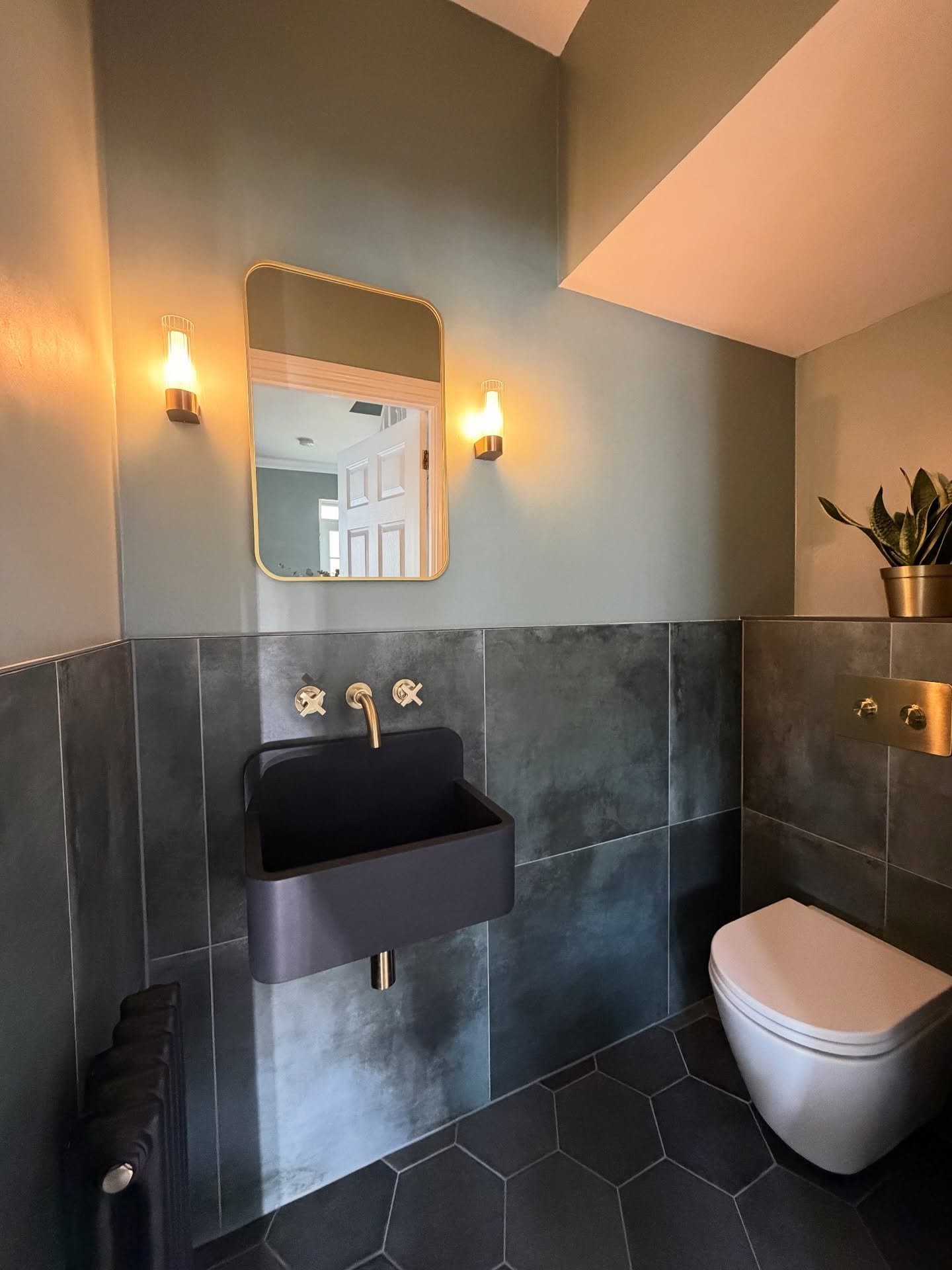 The Brass WC, photo 2