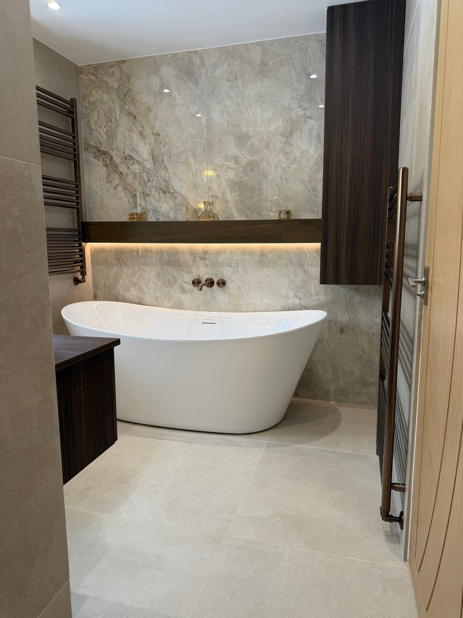 The Dark Timber Bathroom, photo 2