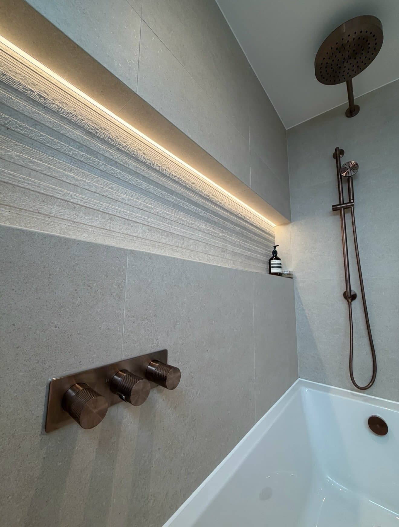 The Bronze Spa Bathroom, photo 4