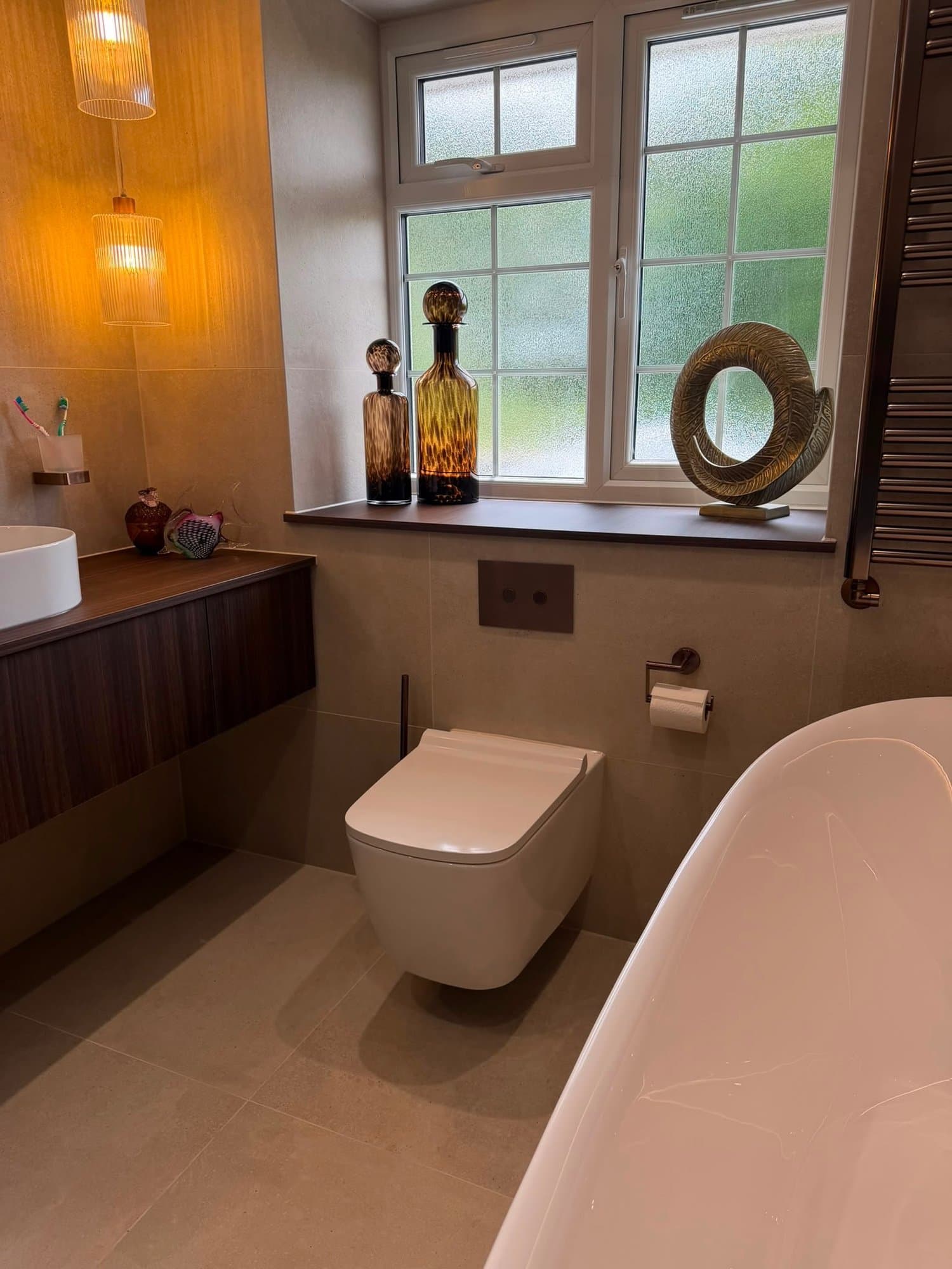 The Dark Timber Bathroom, photo 3