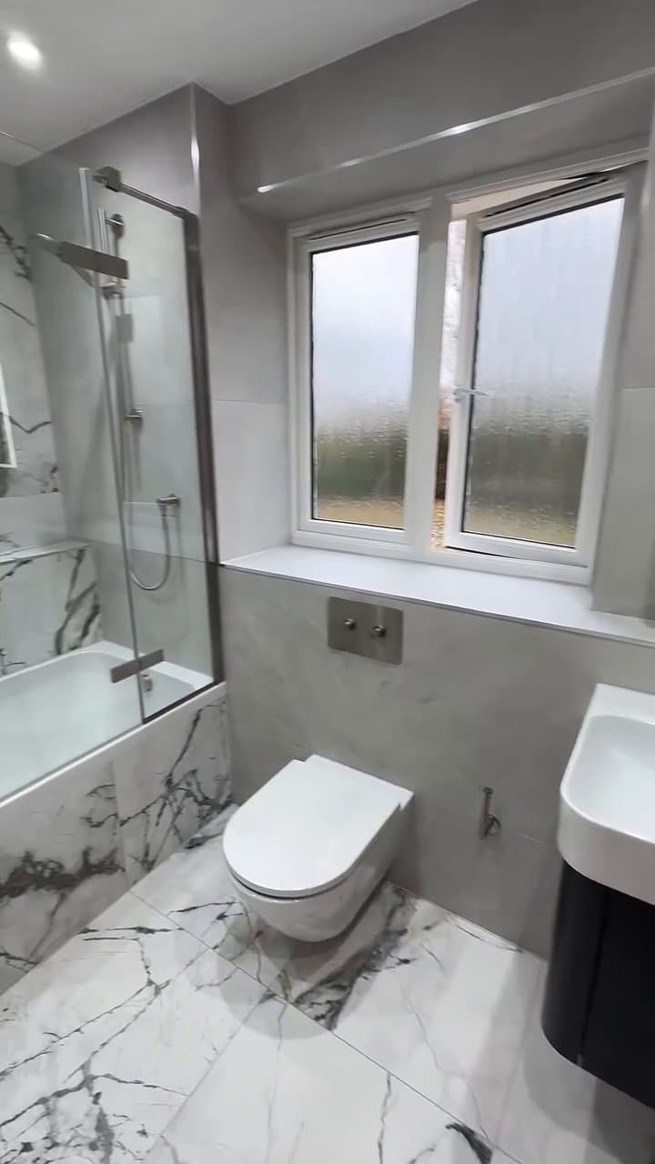 The Marble Bathroom, photo 4