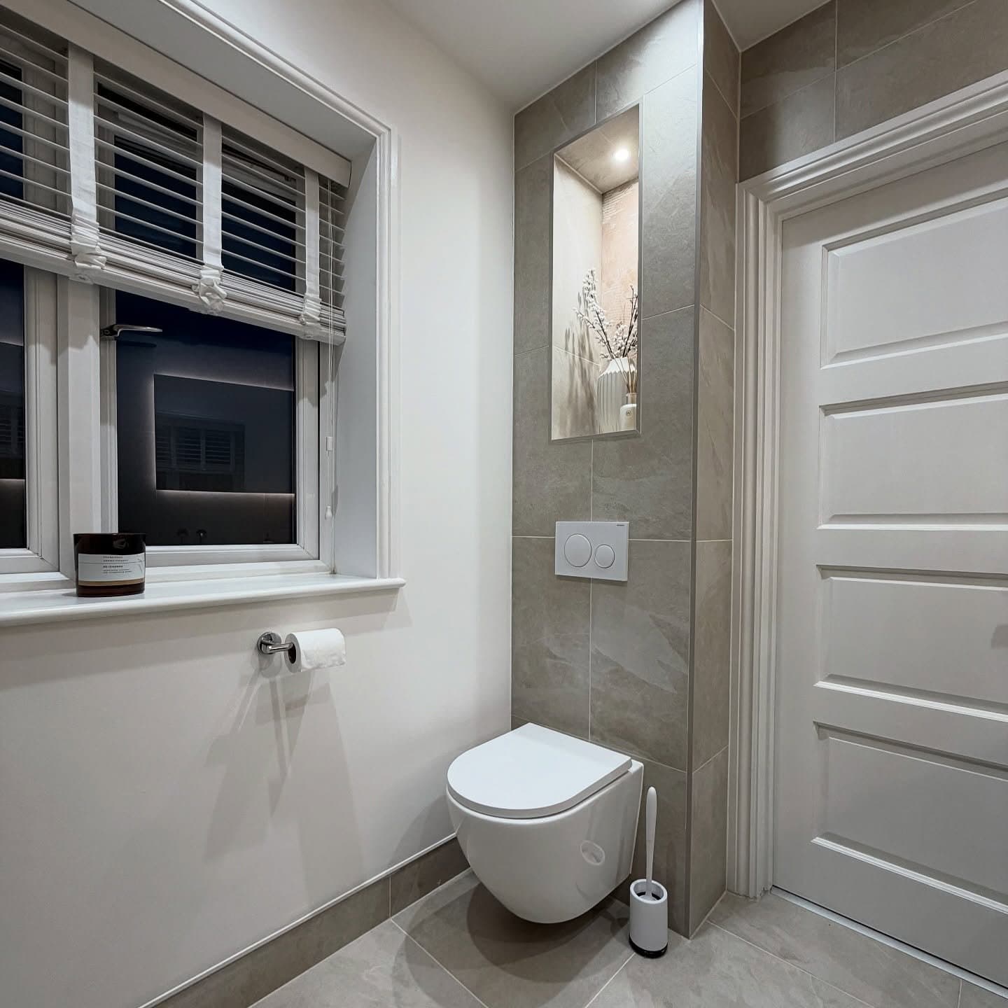 The Twin Basin Bathroom, photo 4